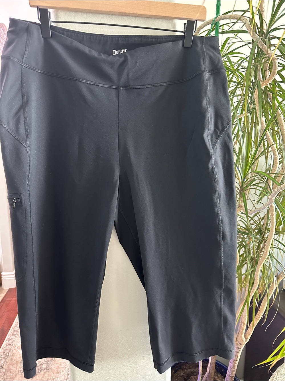 Duluth Trading Co Black Capri Athletic Pants